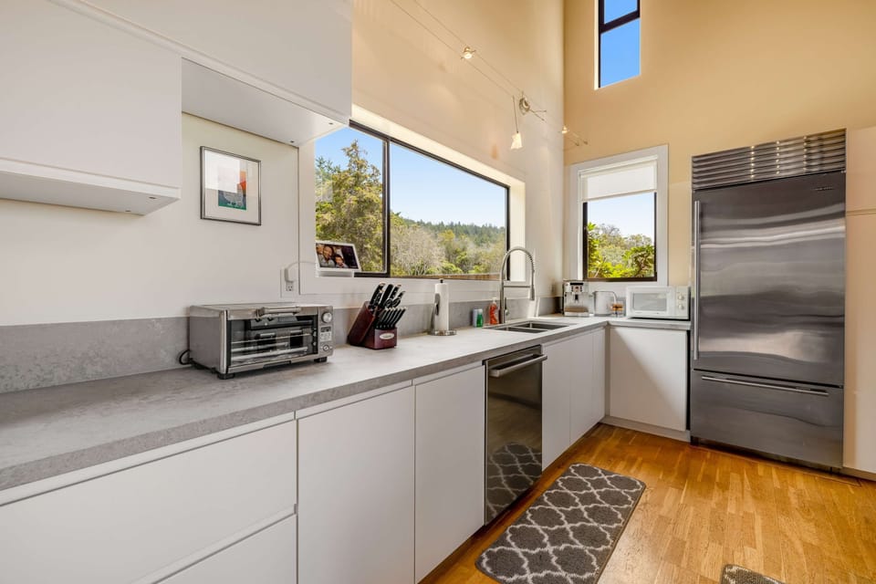 With an open layout, this kitchen seamlessly flows into the dining area, making it easy to entertain while enjoying ocean views.