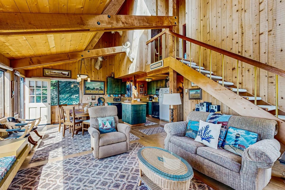 Gather with loved ones in this inviting living space, where the warmth of wood and natural light create a welcoming ambiance.