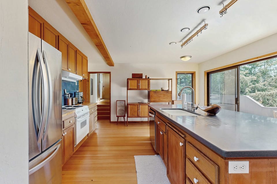 Experience seamless entertaining in this modern kitchen, where the flow from cooking to dining is as easy as the coastal breeze.