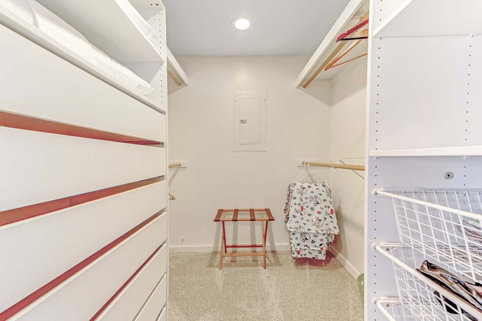 Stay organized during your getaway with this spacious closet, designed to effortlessly accommodate all your beach essentials.