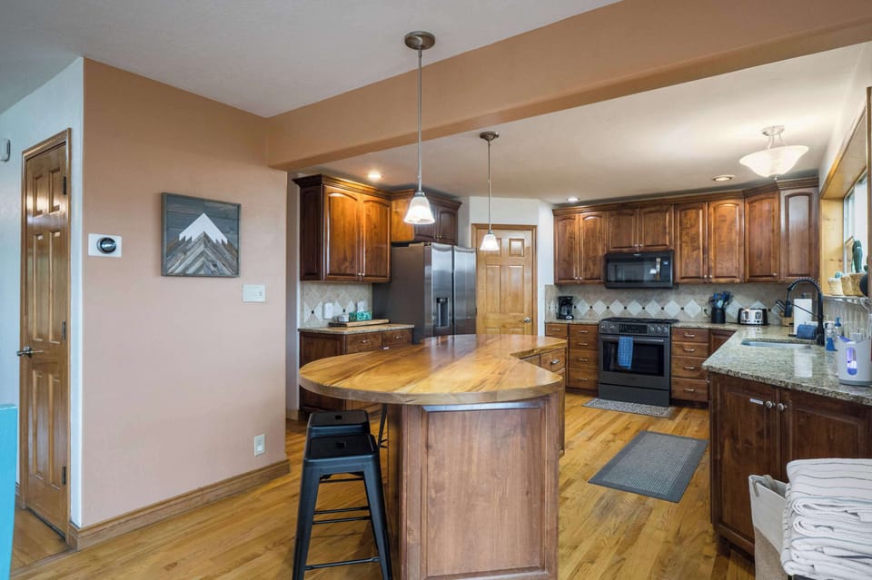 Gas range, full-size appliances, and ample prep space