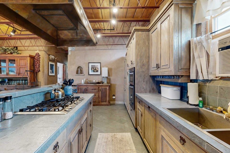 Fire up the gas range for a home-cooked meal on the mesa