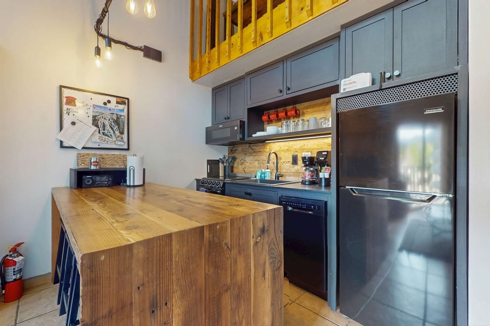 Cook with a dishwasher, full-size fridge, and range on hand