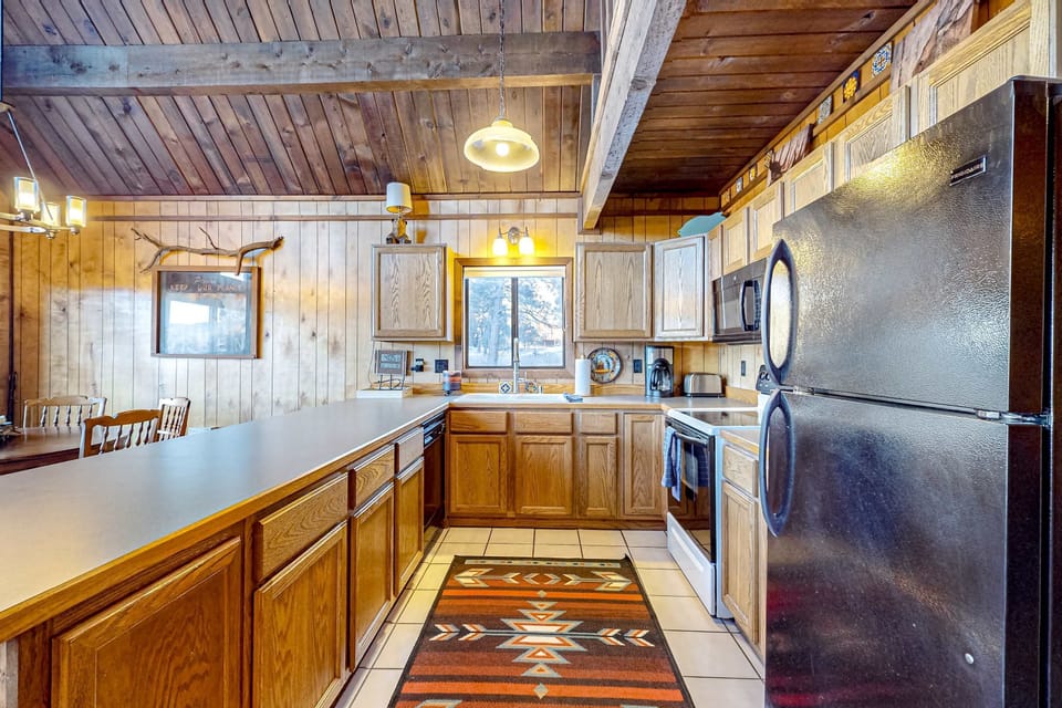 Cook with ease in the full kitchen