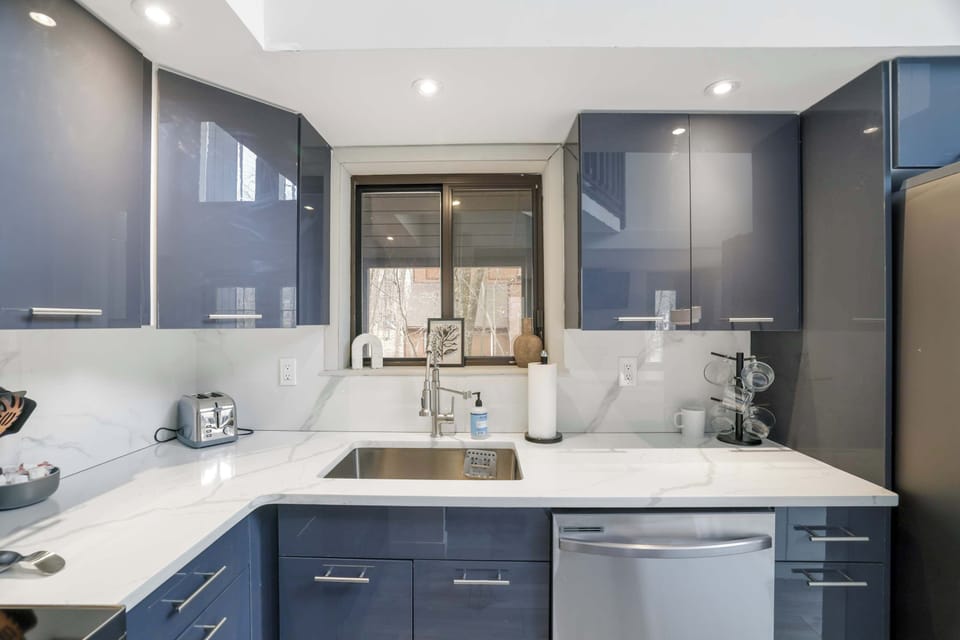 Cook, chat, snack, repeat—this kitchen makes every meal a mini celebration.