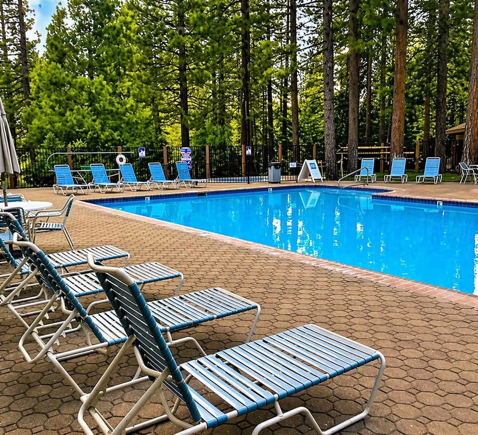 HOA Pool accessible with guest badge o[pen Memorial Day Weekend through Labor Day Weekend.