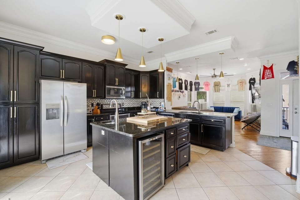 House, Multiple Beds (The Fun House) | Private kitchen