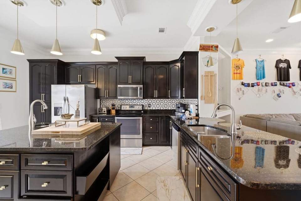 House, Multiple Beds (The Fun House) | Private kitchen