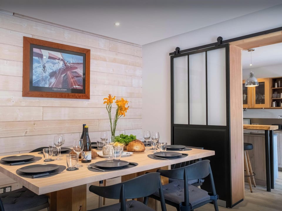 Dining table & Kitchen
