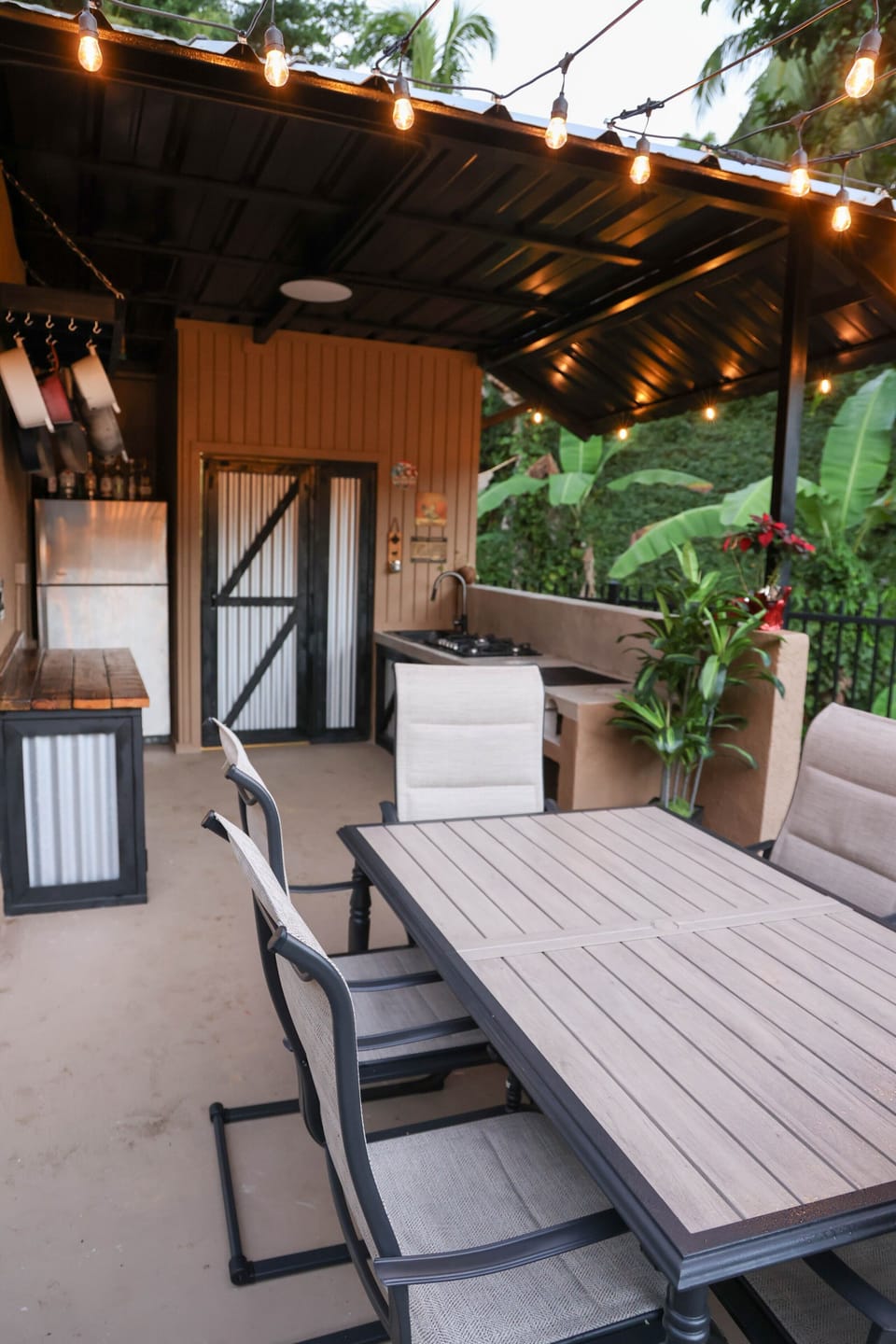 Outdoor kitchen