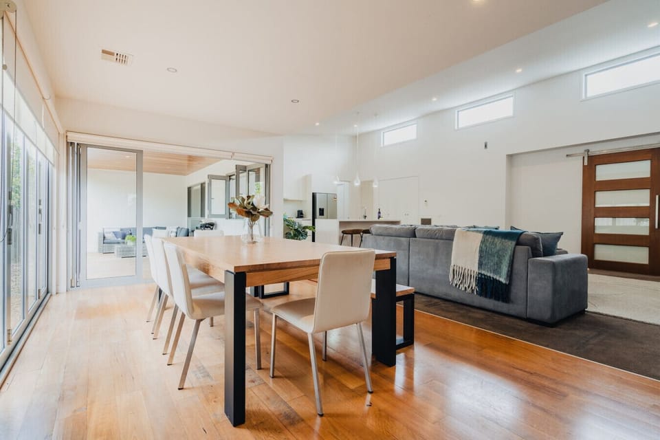 Airy open-plan dining with natural light and warmth