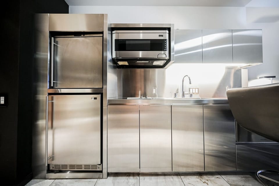 Refrigerator/ Microwave