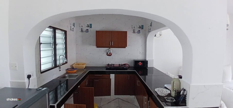 Family Apartment | Private kitchen | Fridge, microwave, cookware/dishes/utensils