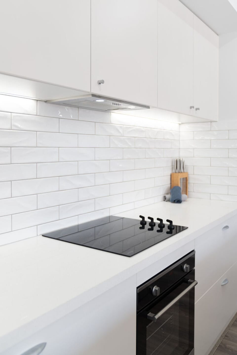 Fresh, modern kitchen featuring clean finishes and warm lighting accents.