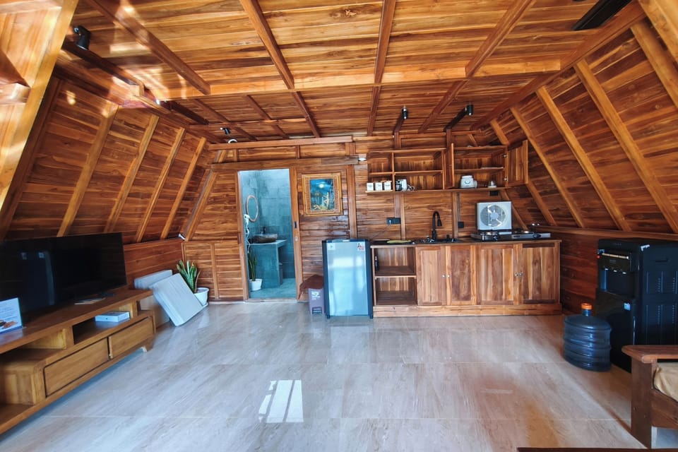 Cabin | Living area | 32-inch LED TV with satellite channels