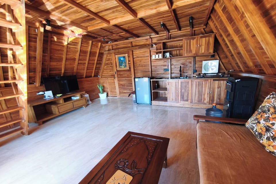 Cabin | Desk, iron/ironing board, free WiFi, bed sheets