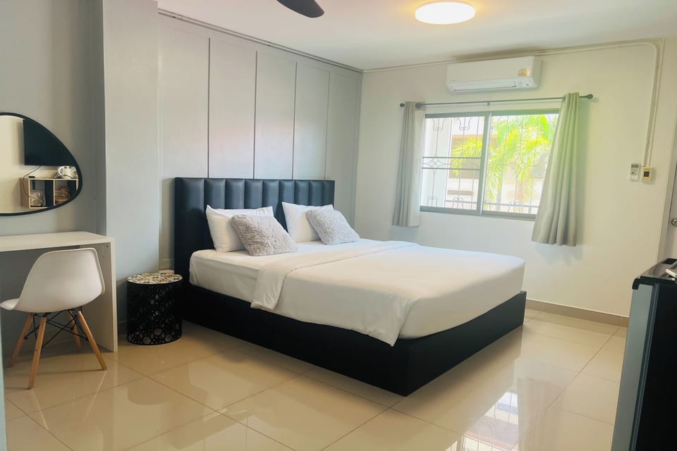 Standard Double Room | Desk, laptop workspace, blackout drapes, free WiFi