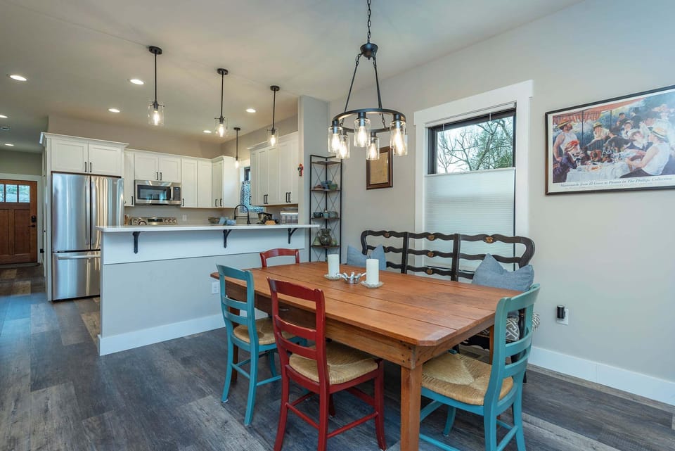 Dining area with seating for 7.