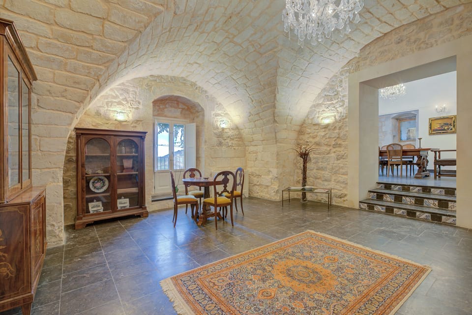 Common area (corridors, hall)