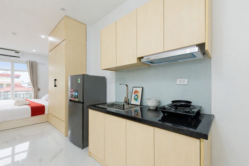Deluxe Studio | Desk, laptop workspace, free WiFi, bed sheets