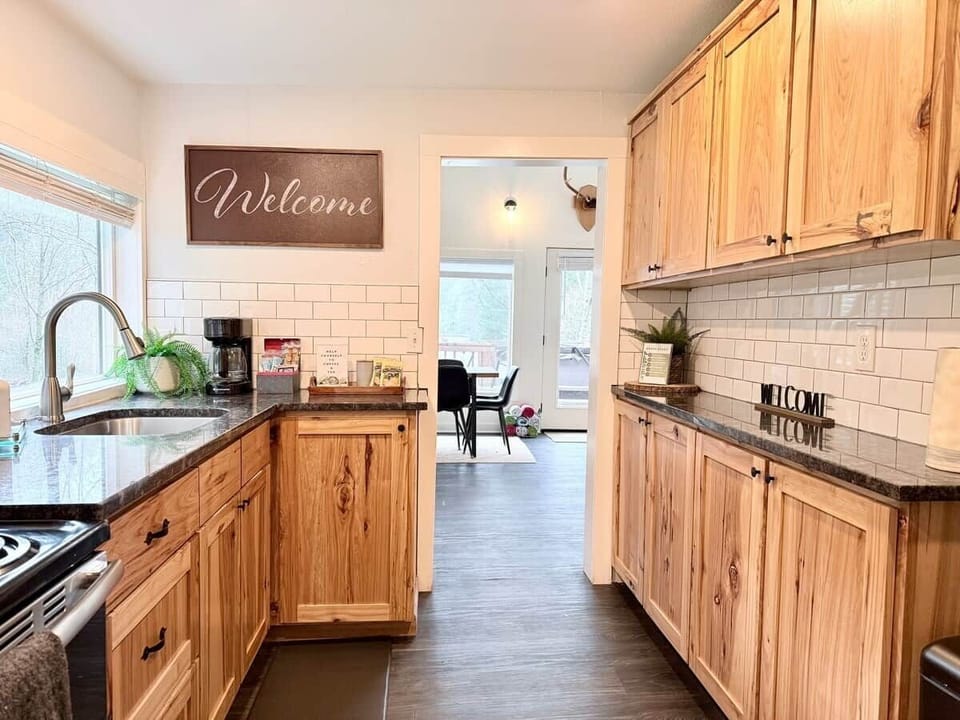 Full kitchen with all you need to make a delicious meal, morning or night! 