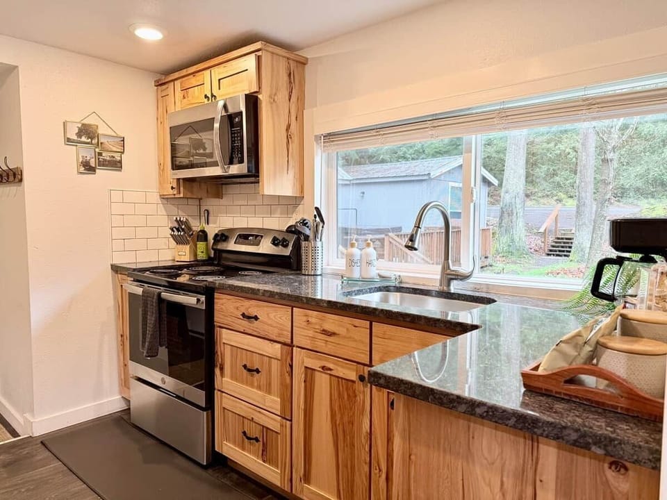 Stove, oven, and microwave, as well as a full set of kitchen knives.