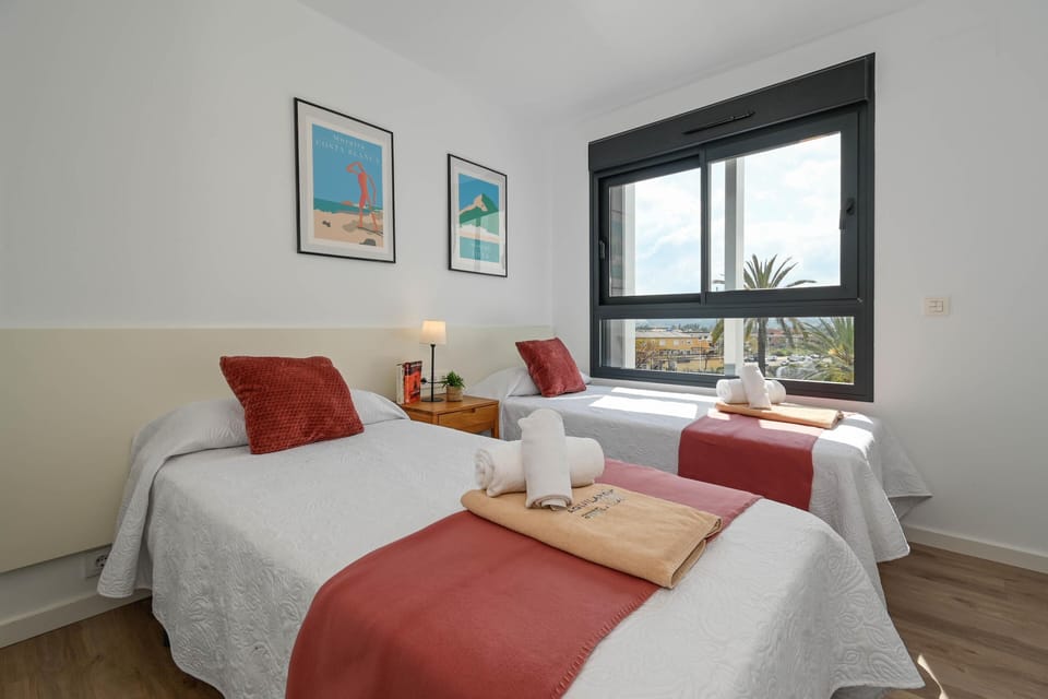Bedroom with two single beds