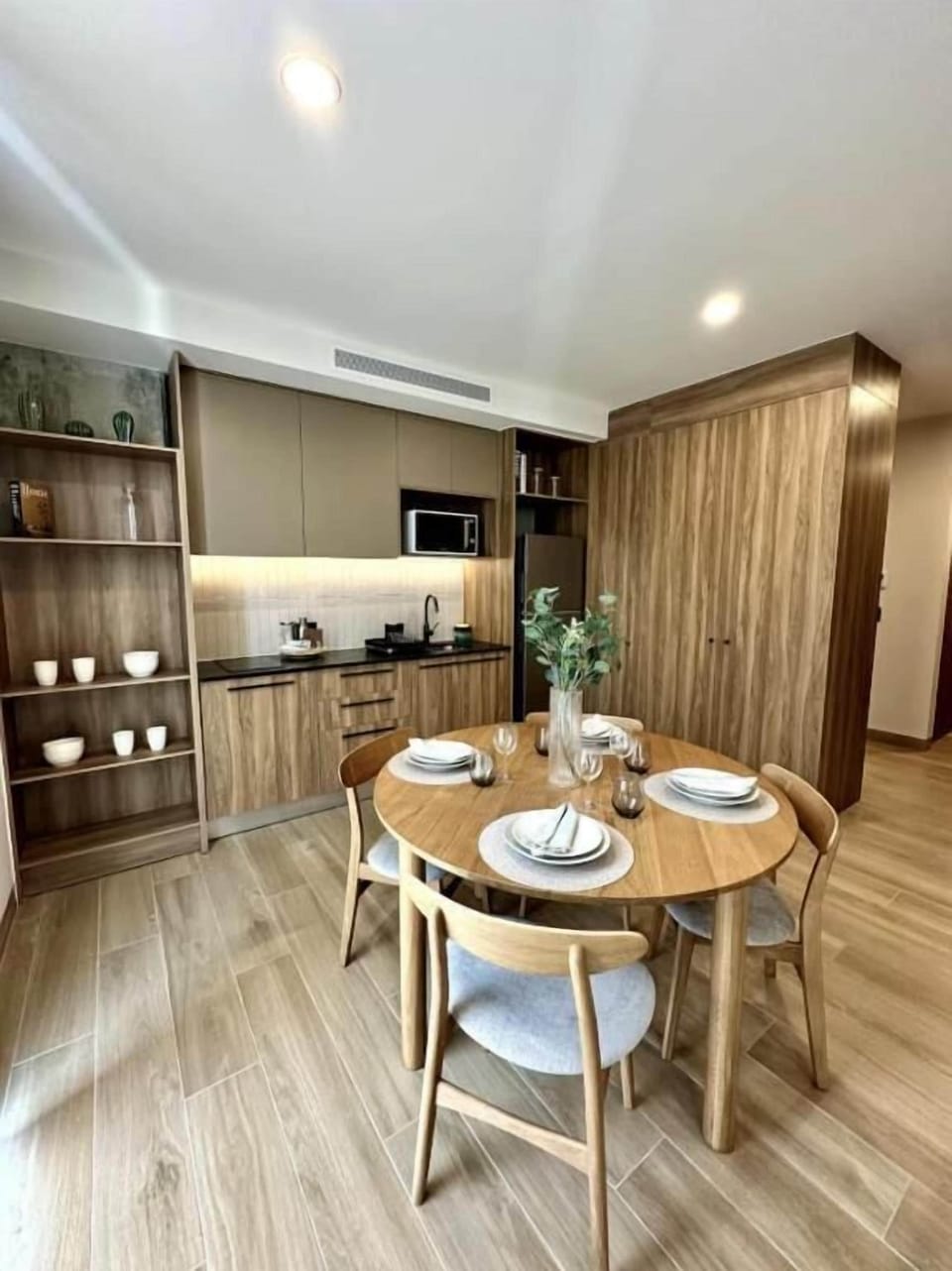 Comfort Apartment, City View | Dining