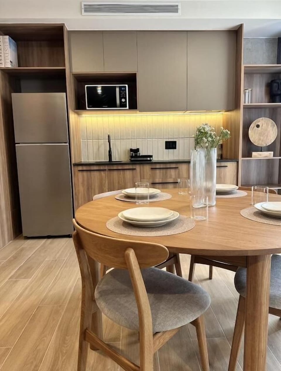 Comfort Apartment, City View | Private kitchen | Microwave