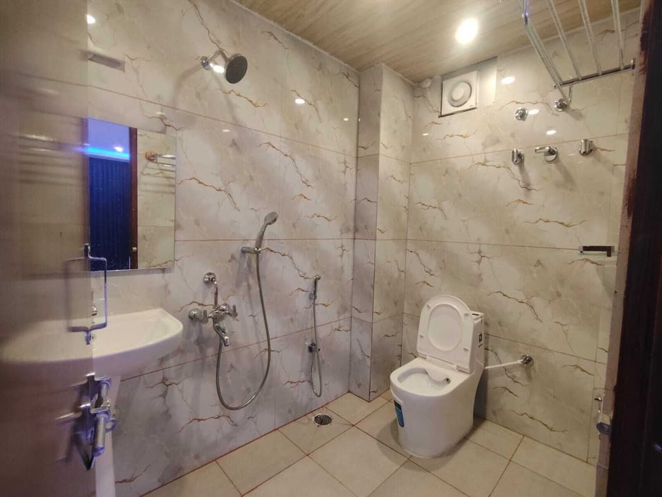 Shower, towels, soap, shampoo