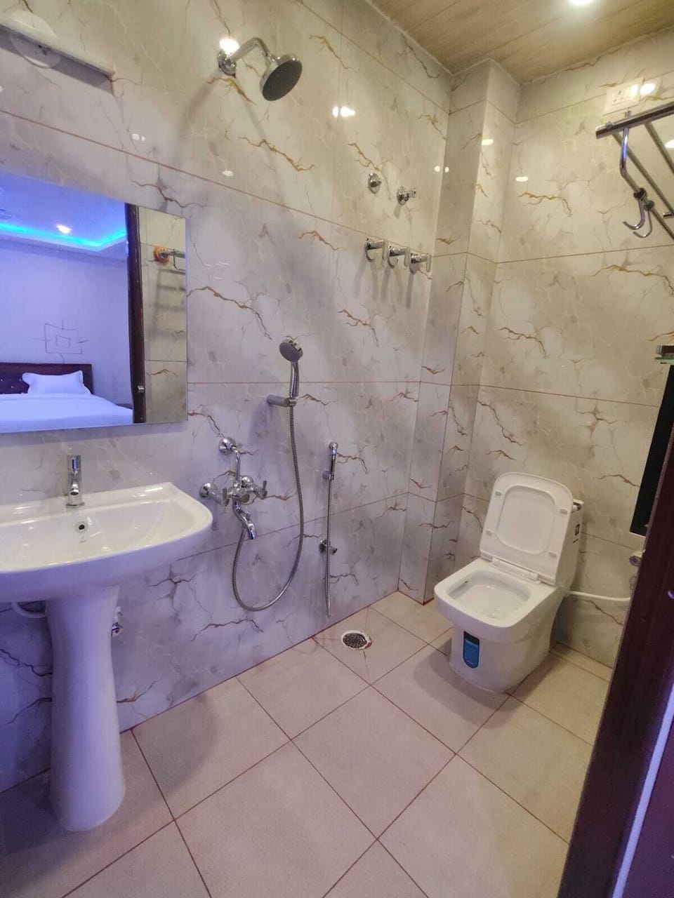 Shower, towels, soap, shampoo