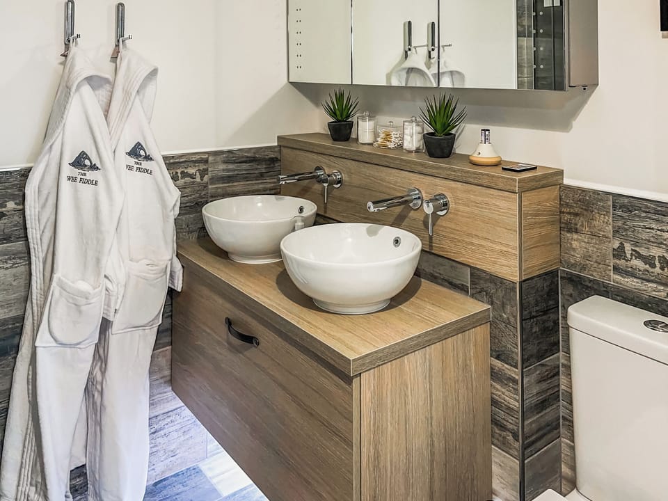 Shower room | The Wee Fiddle, Portknockie