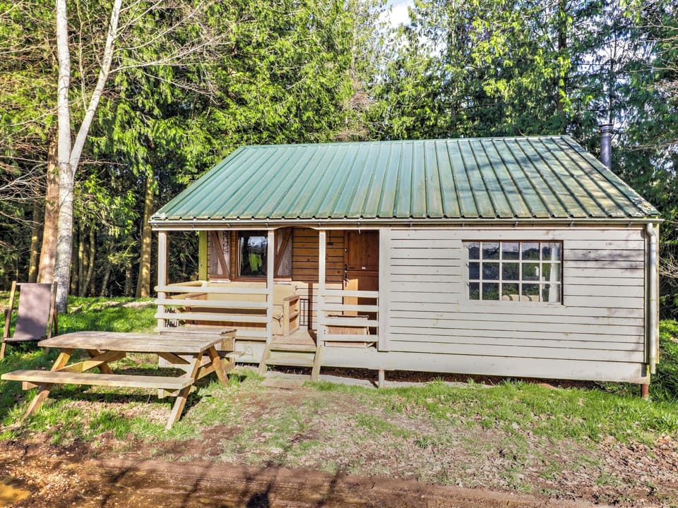 Exterior | Cedar Cabin - Midgham Farm, Ringwood