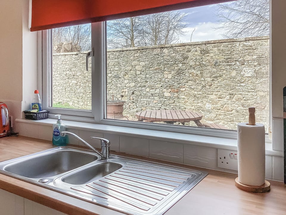 Kitchen | Gardeners Cottage - Seggat Farm Holiday Cottages, Auchterless