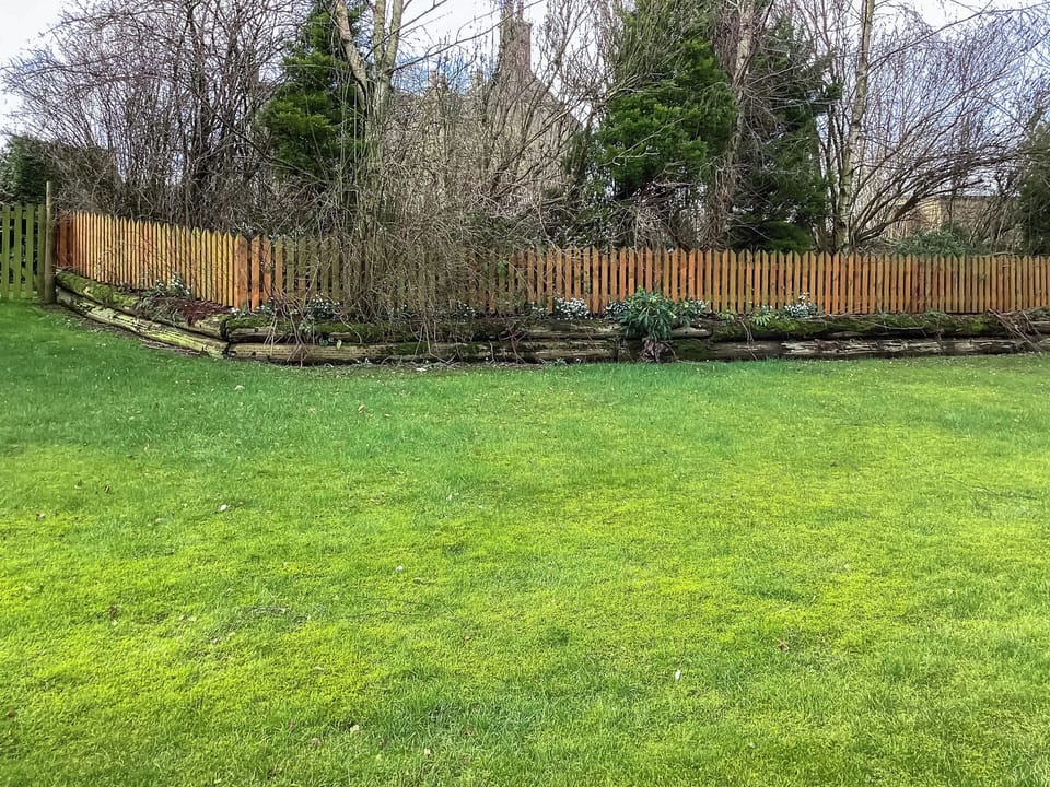 Garden | Keepers Cottage - Seggat Farm Holiday Cottages, Auchterless