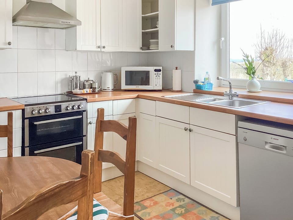 Kitchen/diner | Keepers Cottage - Seggat Farm Holiday Cottages, Auchterless