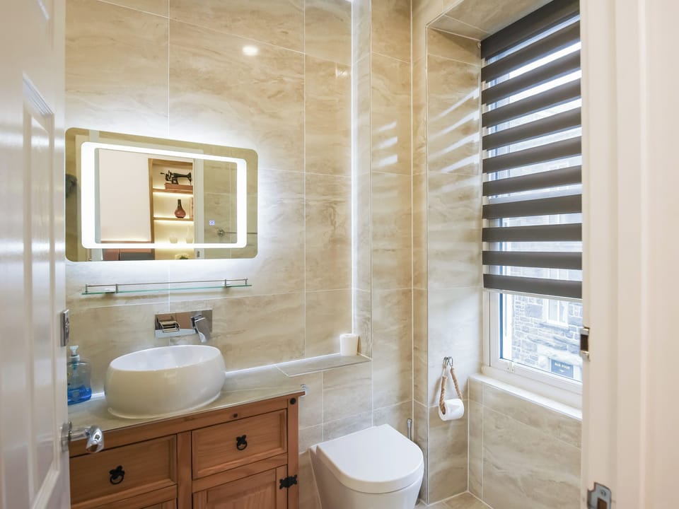 Bathroom | The Lily Apartment 1 - Barmouth Retreats, Barmouth