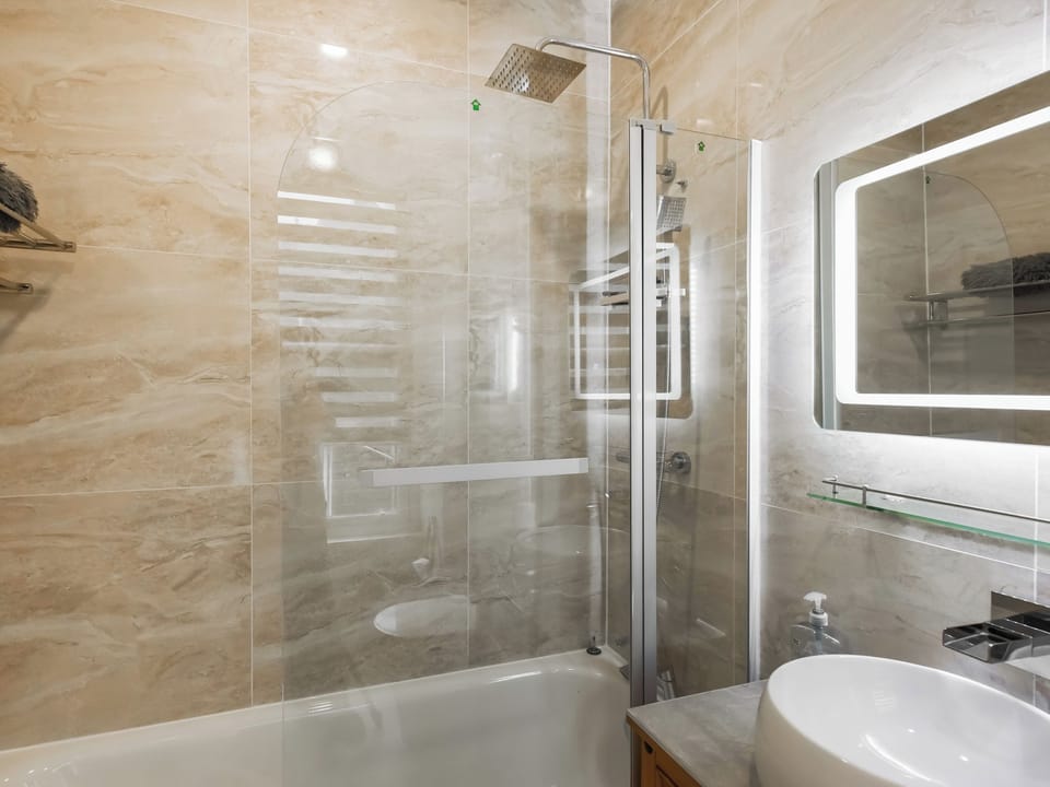 Bathroom | The Lily Apartment 1 - Barmouth Retreats, Barmouth