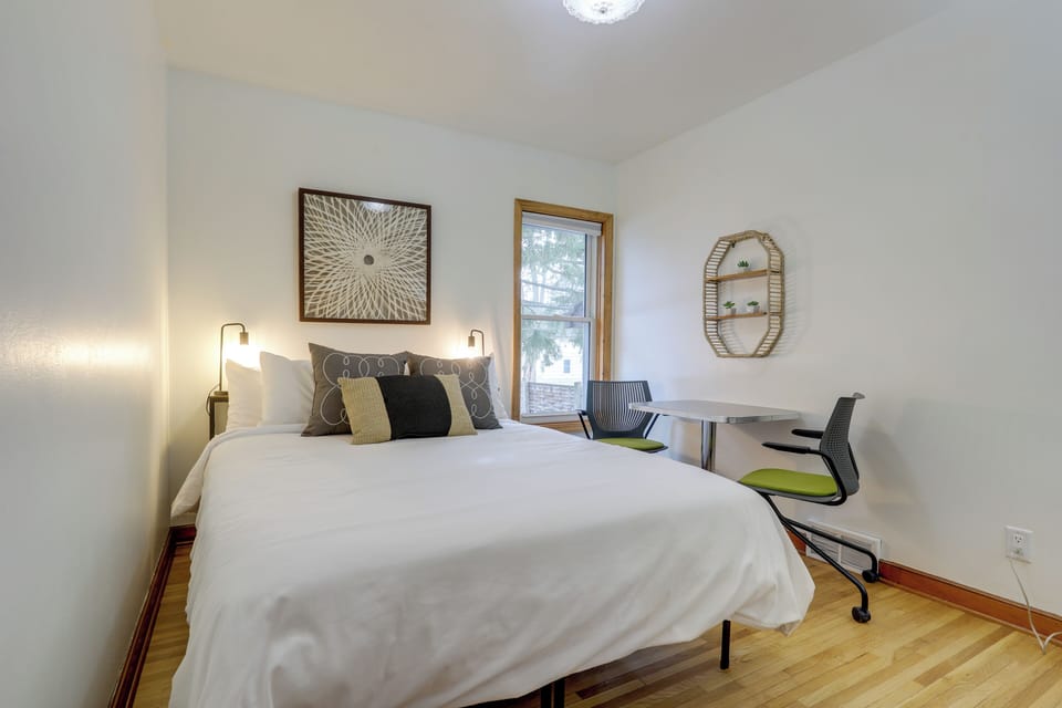 Bedroom 1 | Queen Bed