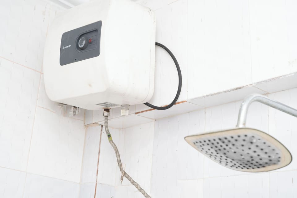 Deluxe Suite, Balcony, Bay View | Bathroom shower