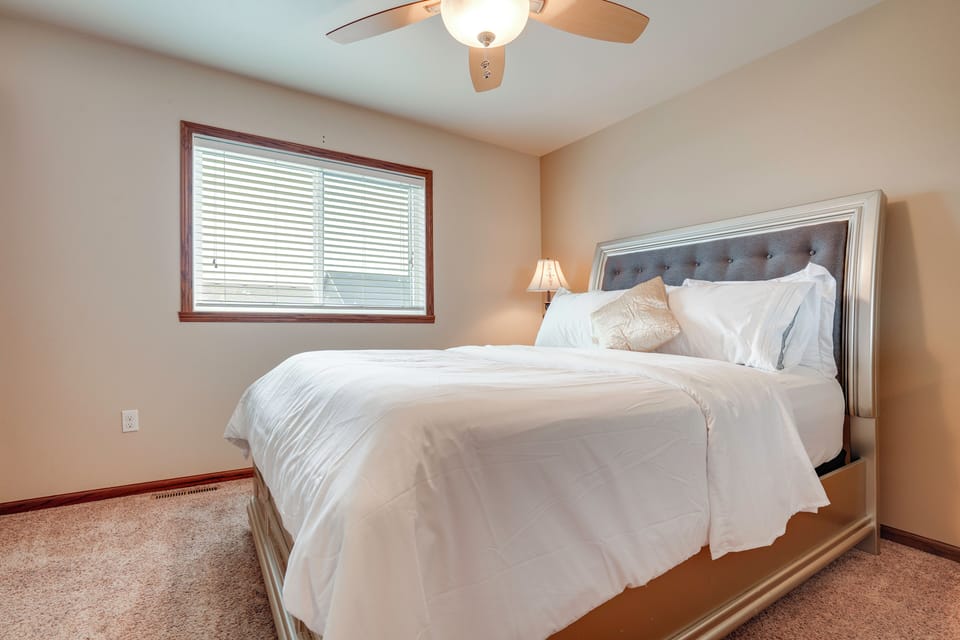 Bedroom 1 | Queen Bed | Upper Level