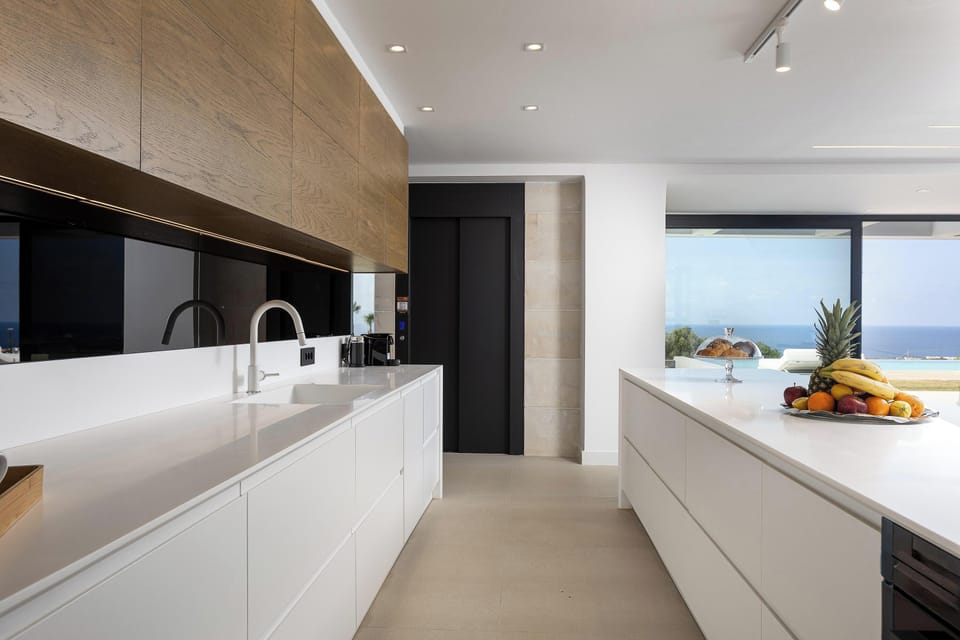 Fully equipped kitchen with all modern appliances
