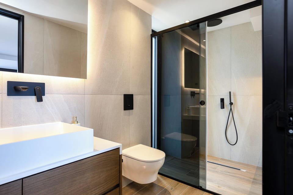 Ensuite bathroom with a stand-up shower