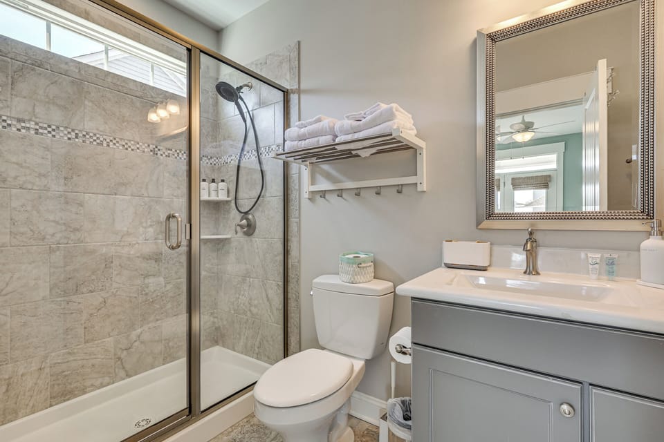 Full Bathroom | 1st Floor