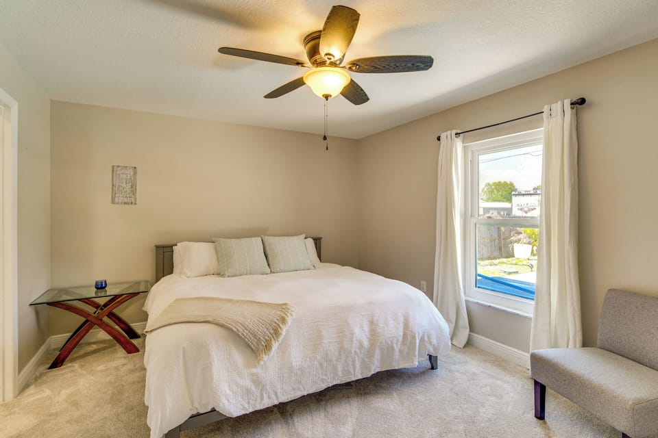Bedroom 1 | King Bed