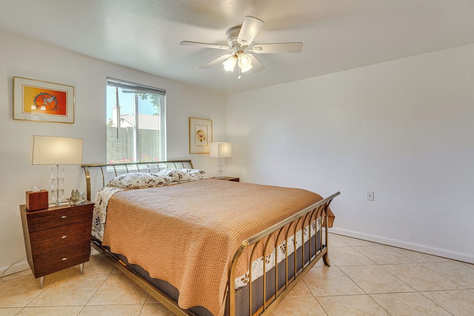 Bedroom 1 | Queen Bed