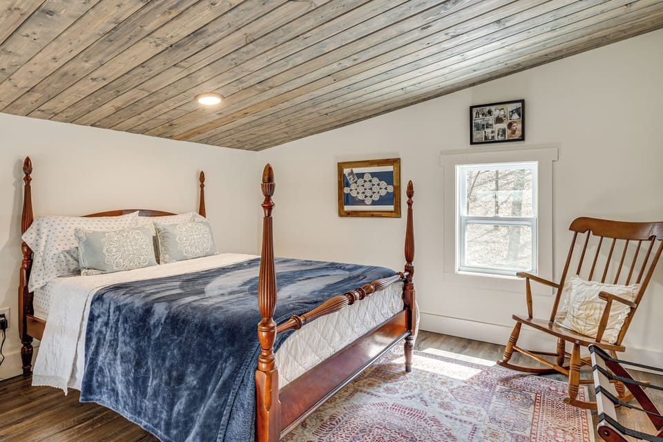 Lofted Bedroom | Full Bed