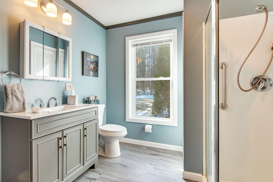 Full Bathroom | Laundry