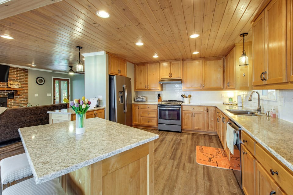 Kitchen | Main Level