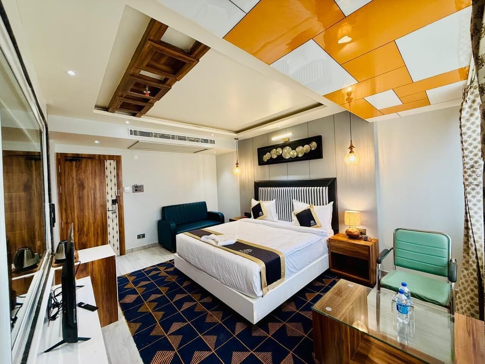 Premium Room | In-room safe, soundproofing, iron/ironing board, WiFi (free)